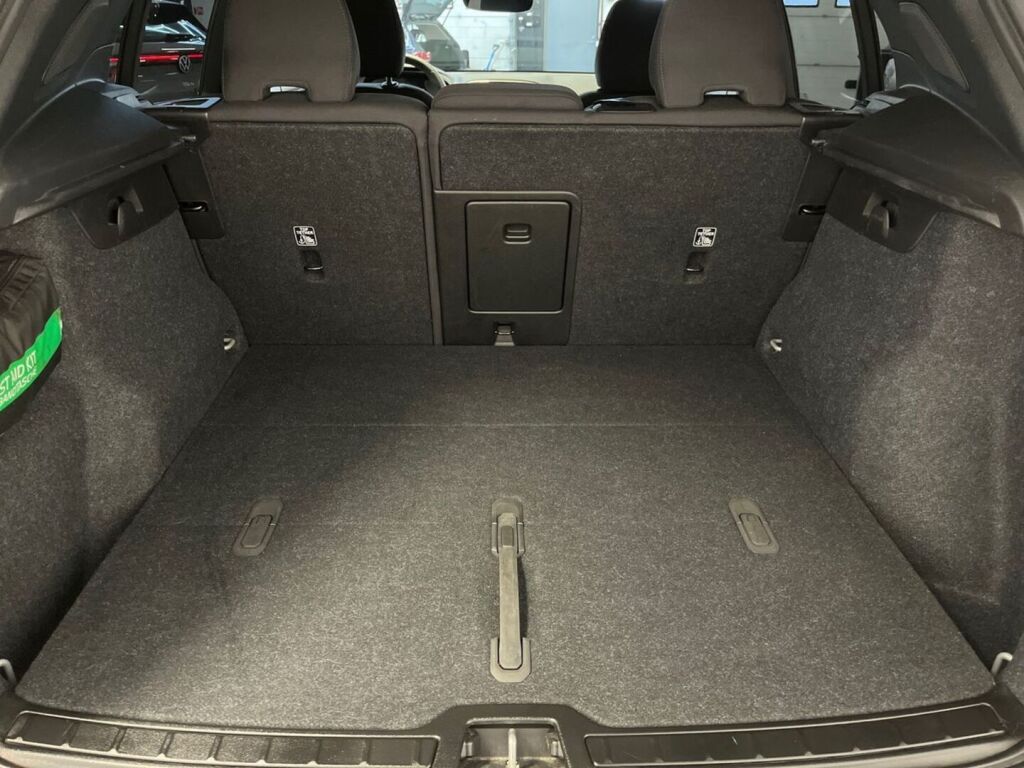 Volvo XC40 2023 Harmaa