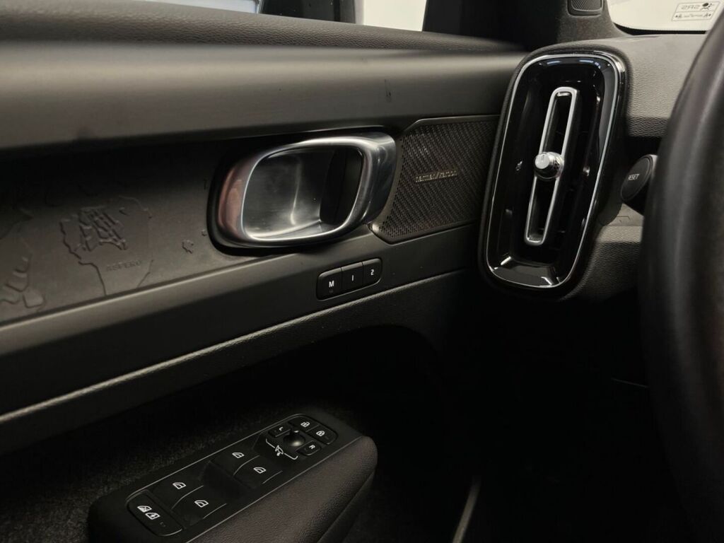 Volvo XC40 2023 Harmaa