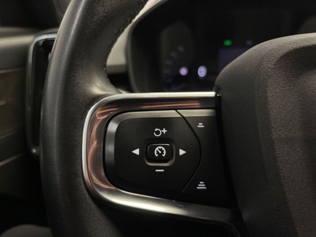 Volvo XC40 2023 Harmaa