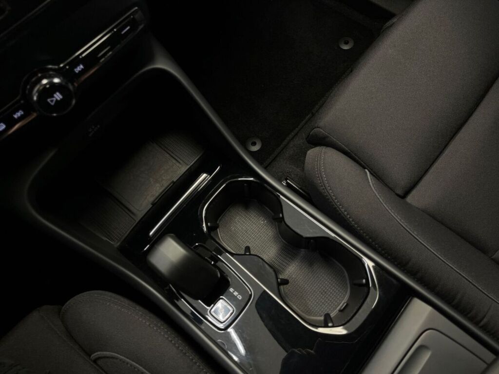 Volvo XC40 2023 Harmaa
