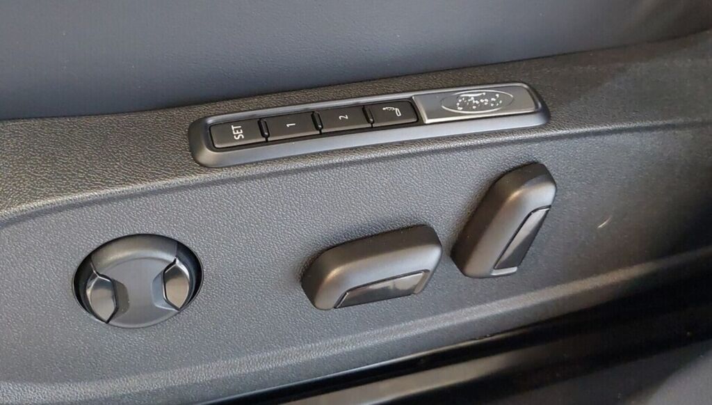 Ford Explorer 2025 Valkoinen