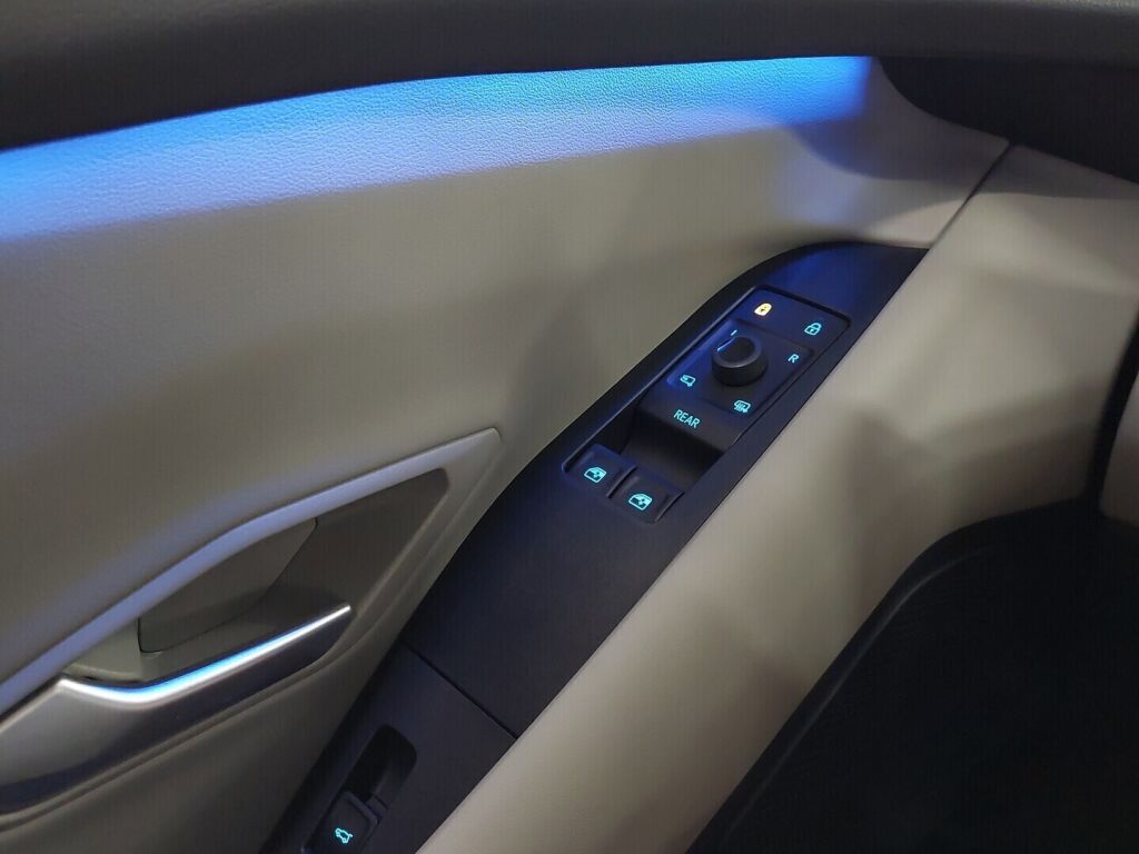 Ford Explorer 2025 Valkoinen