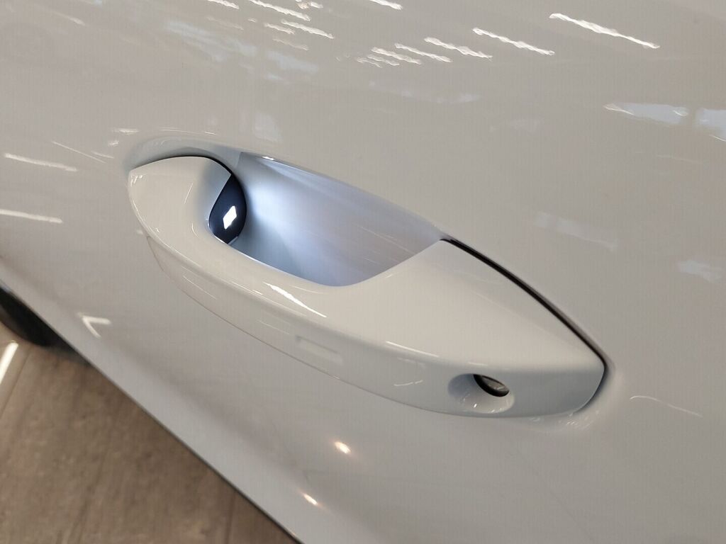 Ford Explorer 2025 Valkoinen