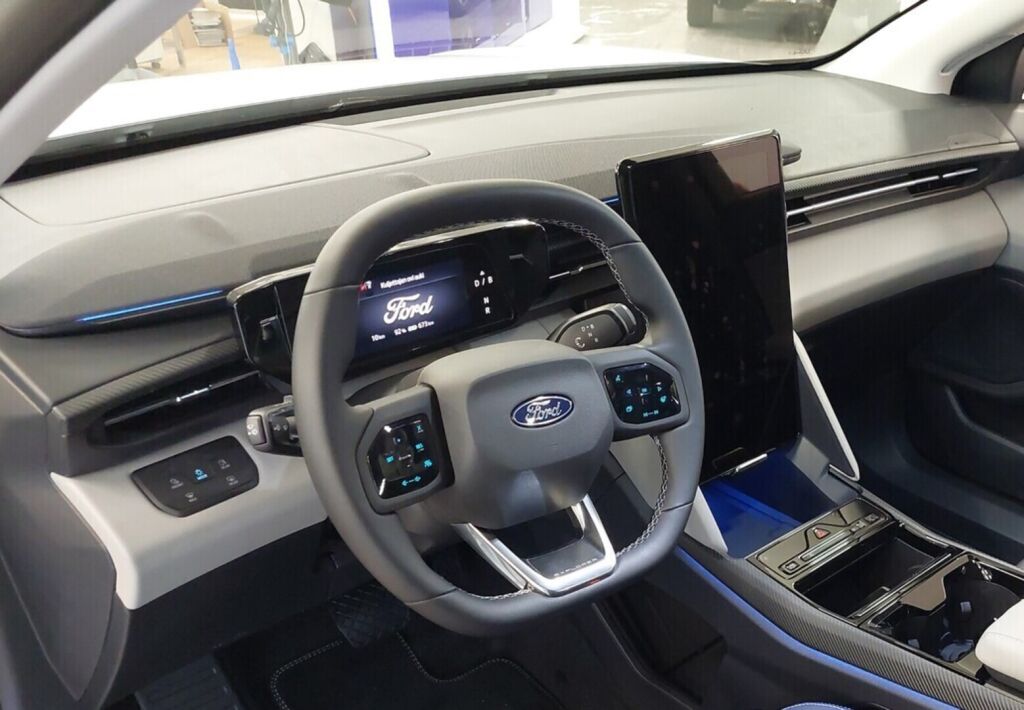 Ford Explorer 2025 Valkoinen