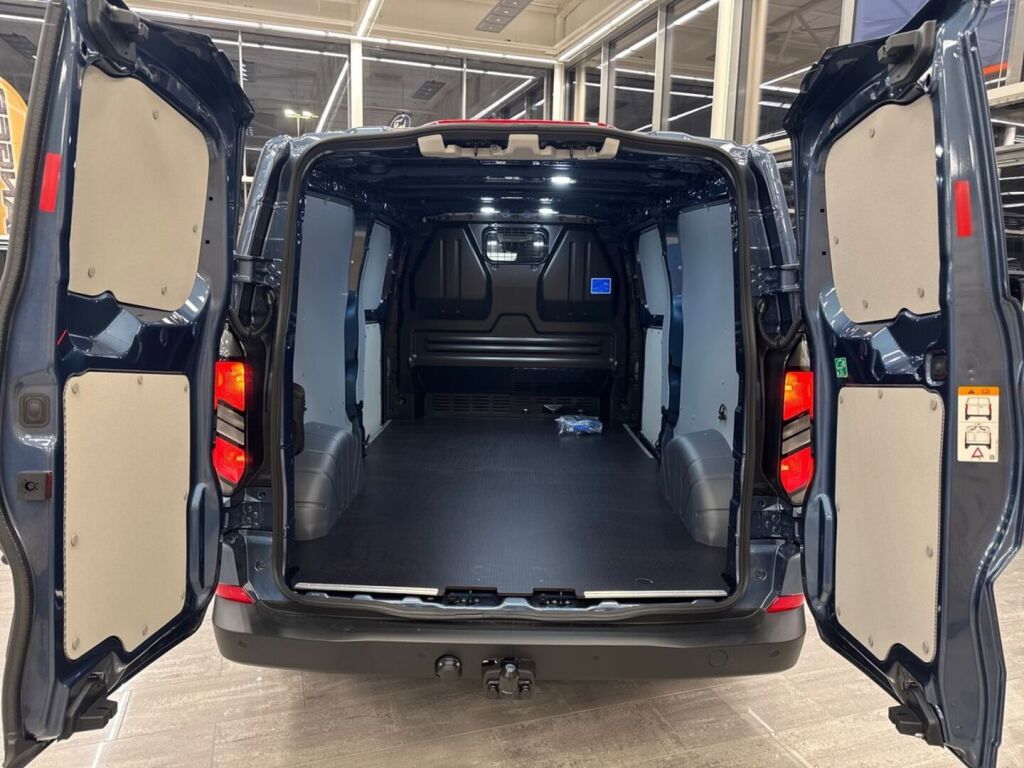 Ford Transit Custom 2026 Chrome Blue