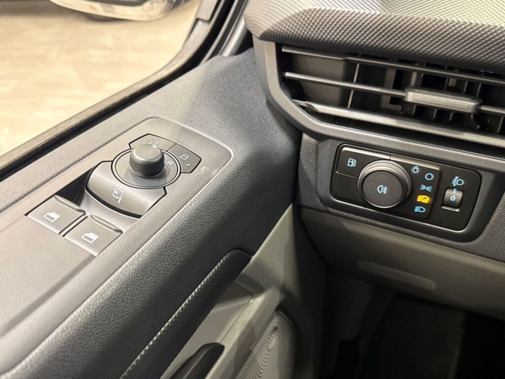 Ford Transit Custom 2026 Chrome Blue