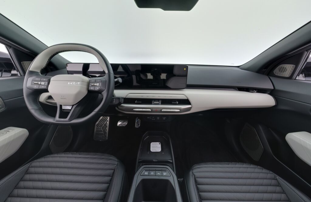 Kia EV4 2026 Valkoinen