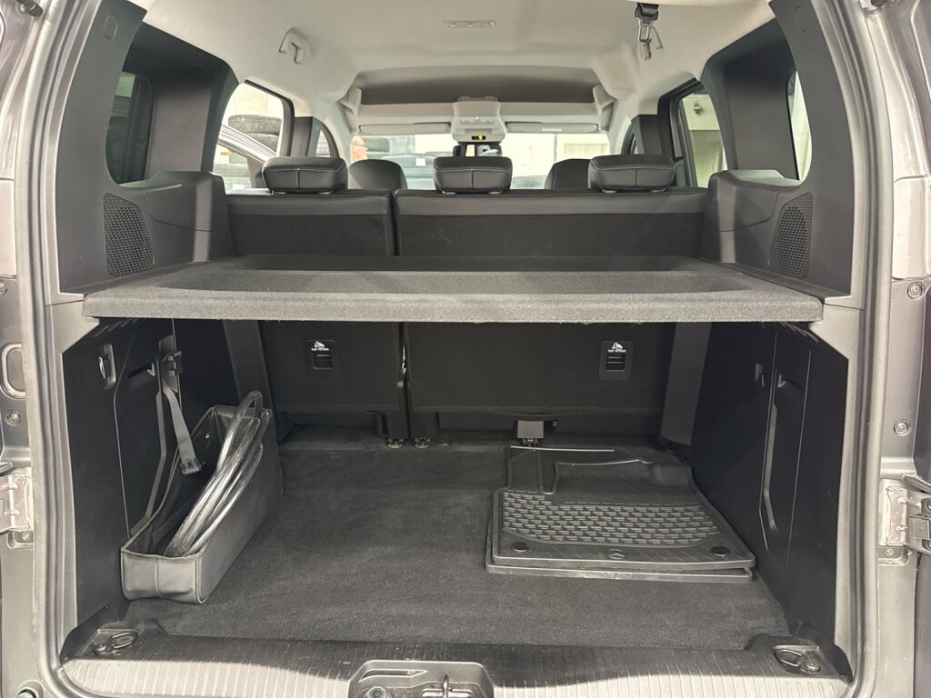 Mercedes-Benz EQT 2023 Harmaa