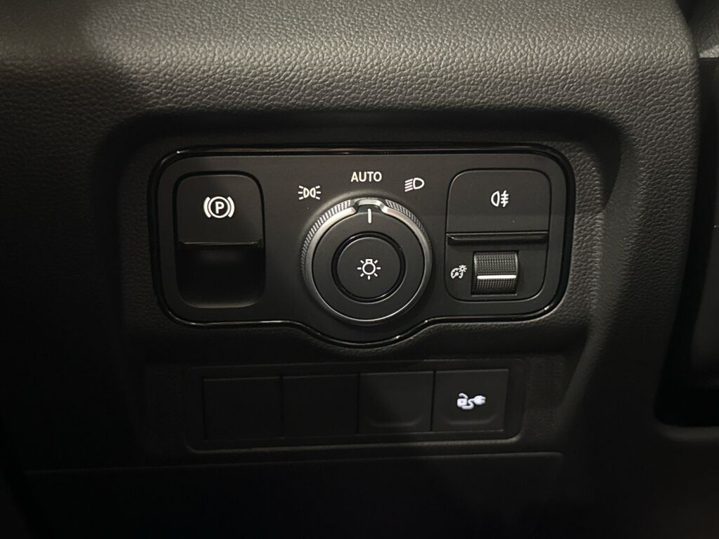 Mercedes-Benz EQT 2023 Harmaa