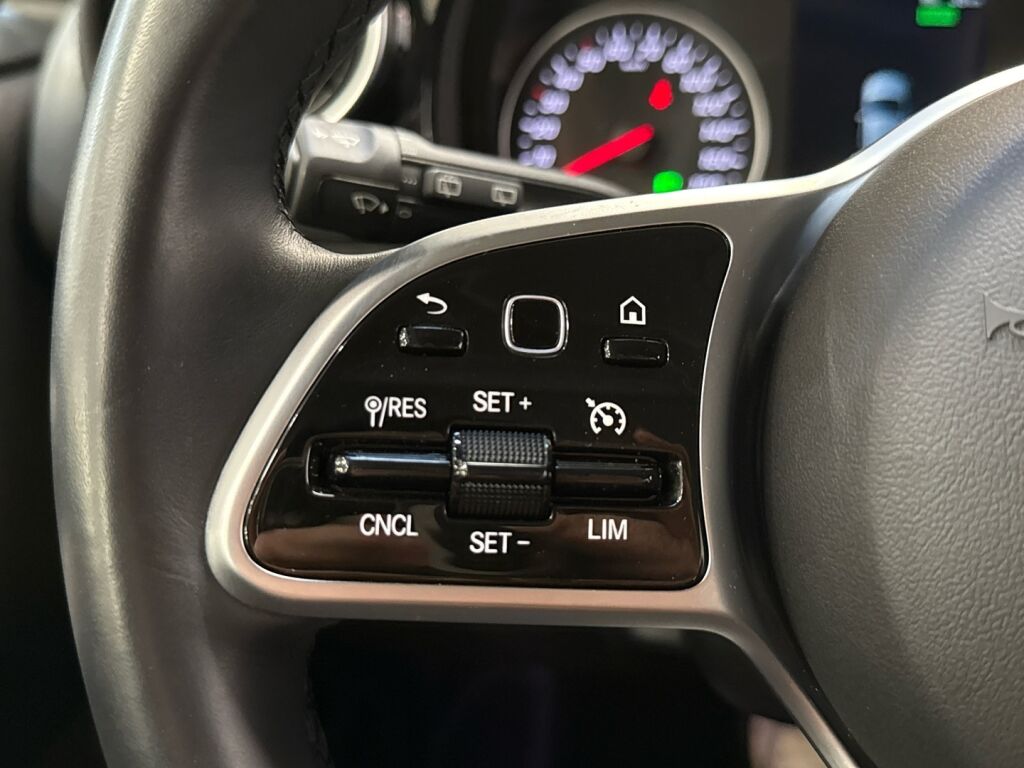 Mercedes-Benz EQT 2023 Harmaa