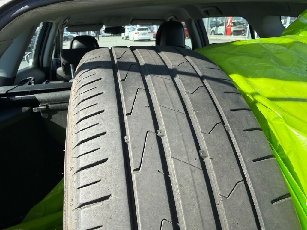 Toyota Avensis 2010 Valkoinen