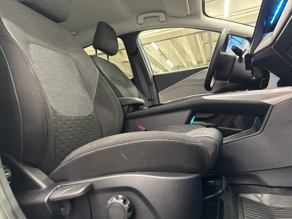 Ford Puma Gen-E 2025 Sininen