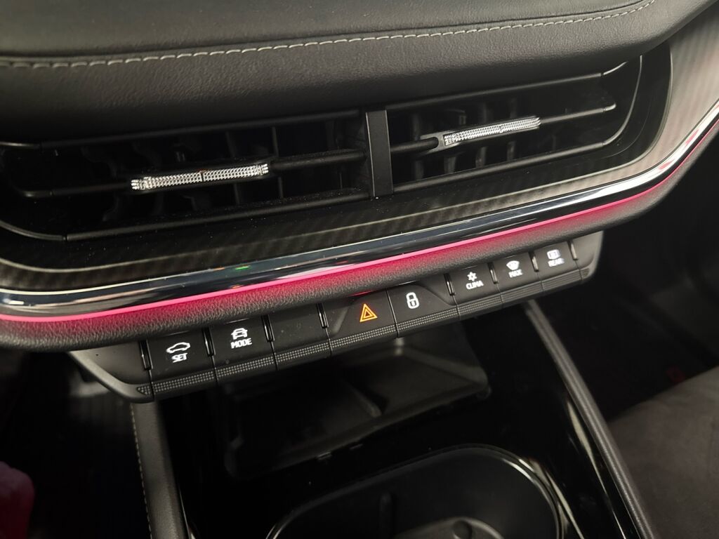 Skoda Enyaq 2022 Punainen