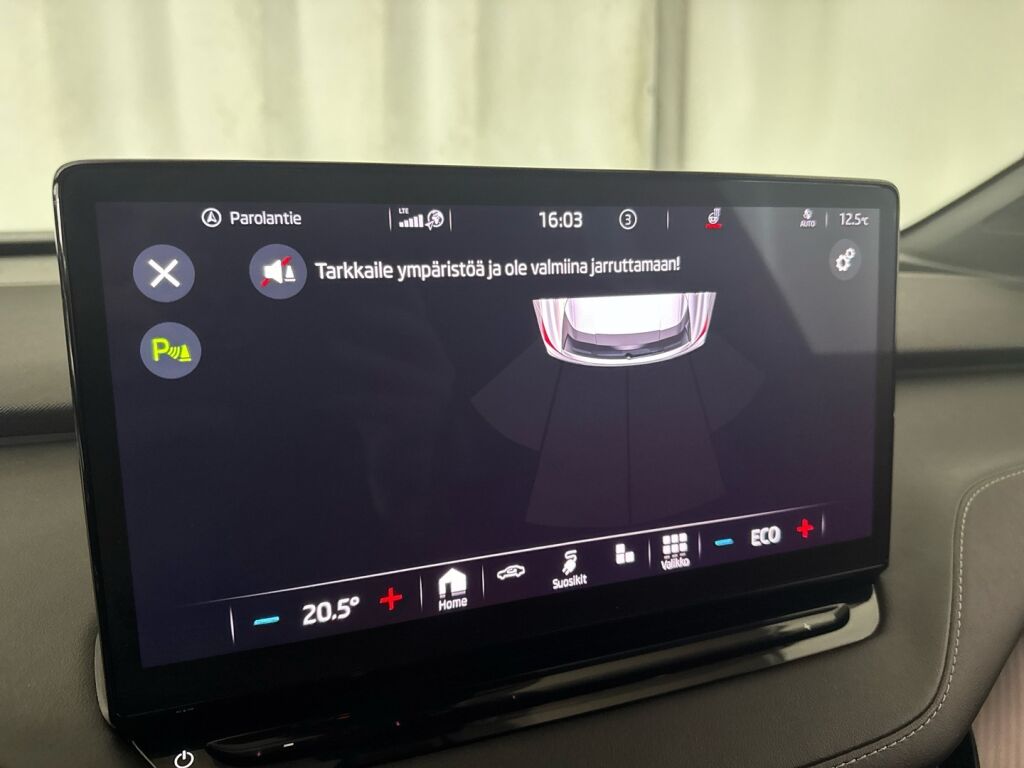 Skoda Enyaq 2022 Punainen