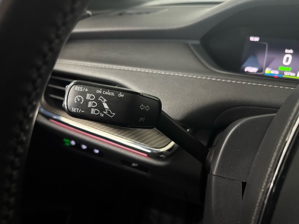 Skoda Enyaq 2022 Punainen