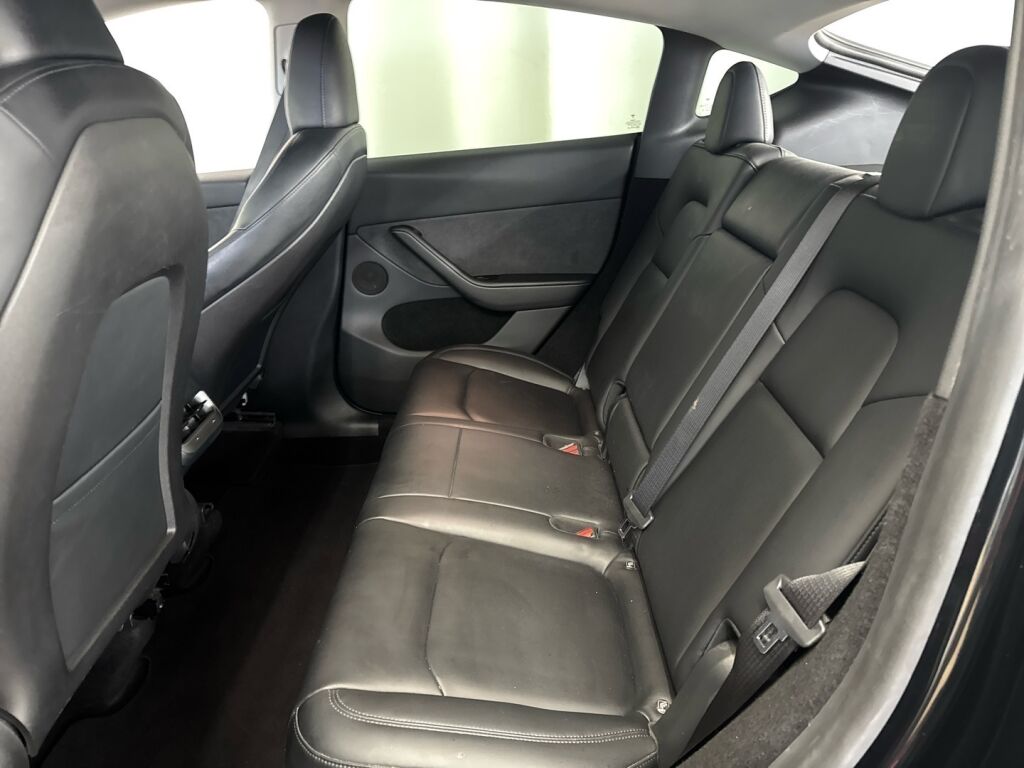 Tesla Model Y 2022 Musta