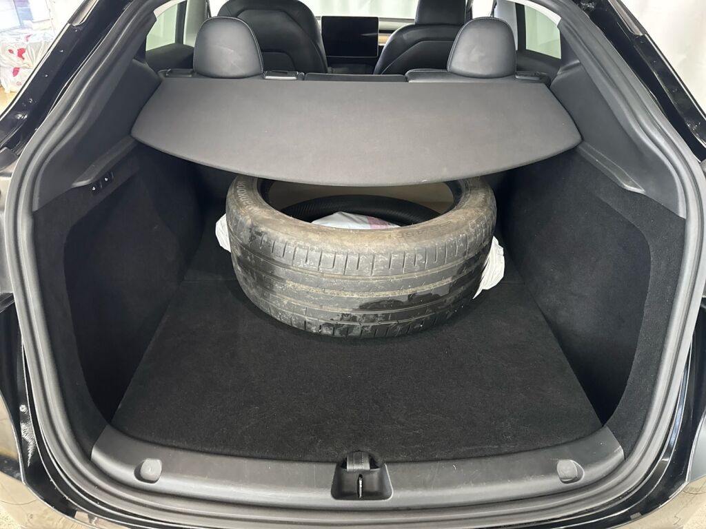 Tesla Model Y 2022 Musta