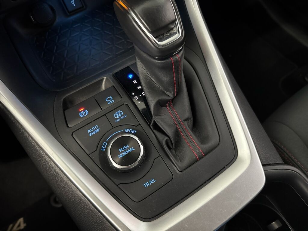 Toyota RAV4 Plug-in 2022 Valkoinen