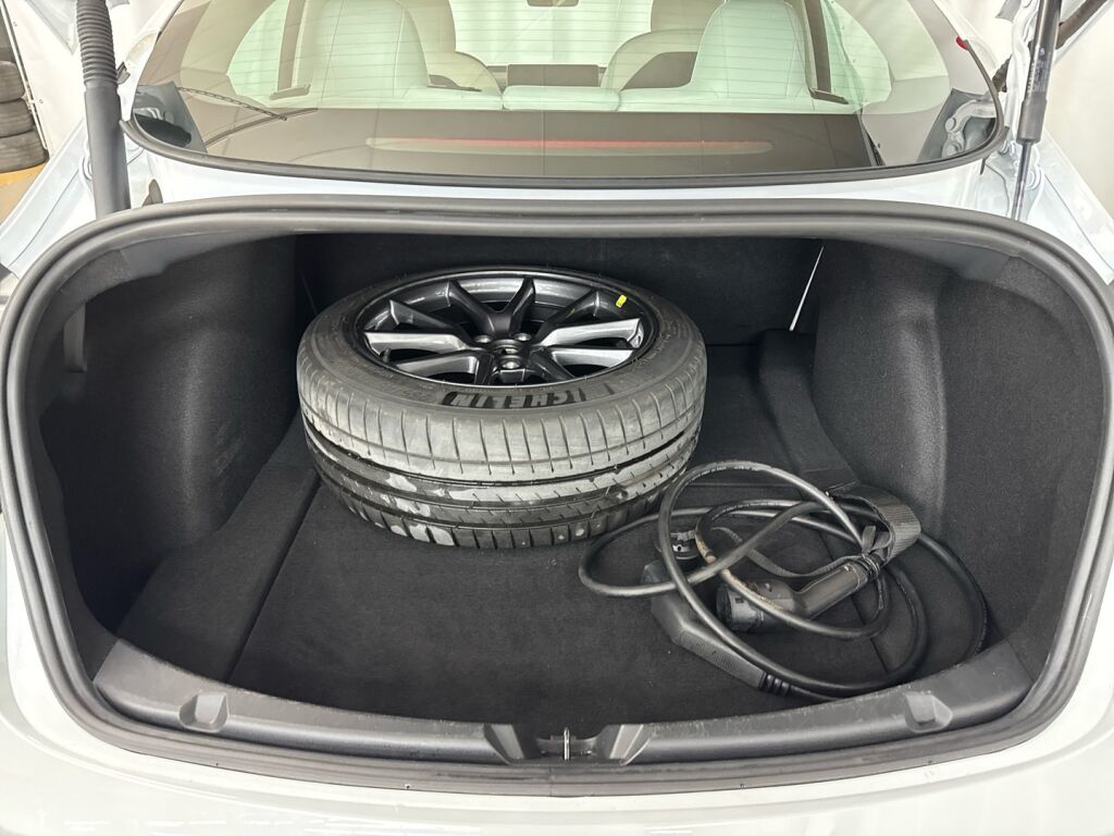 Tesla Model 3 2021 Valkoinen