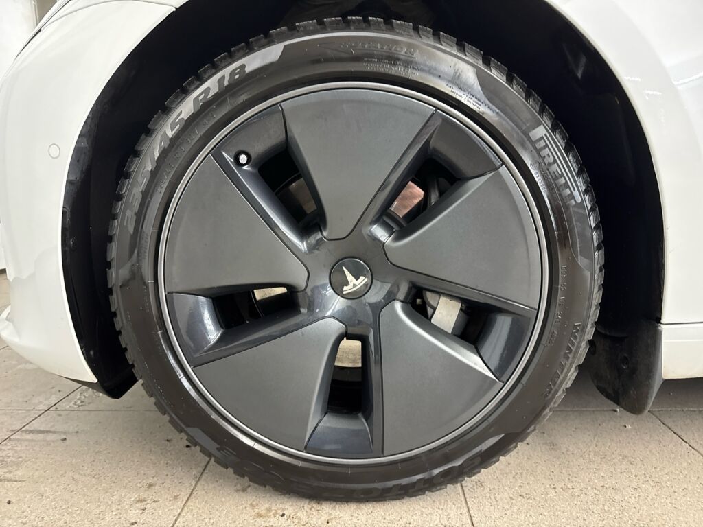 Tesla Model 3 2021 Valkoinen