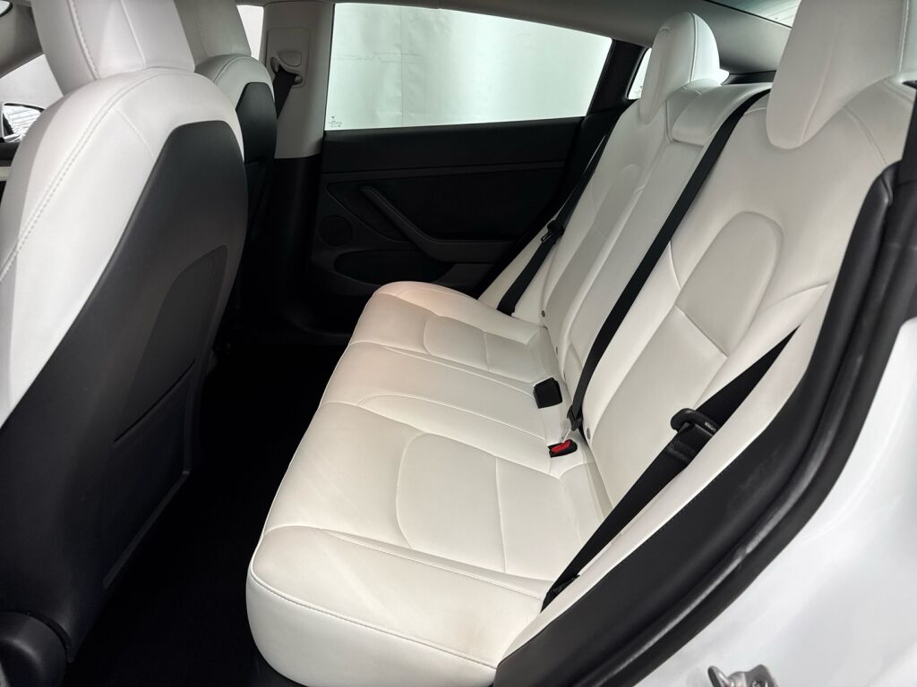 Tesla Model 3 2021 Valkoinen