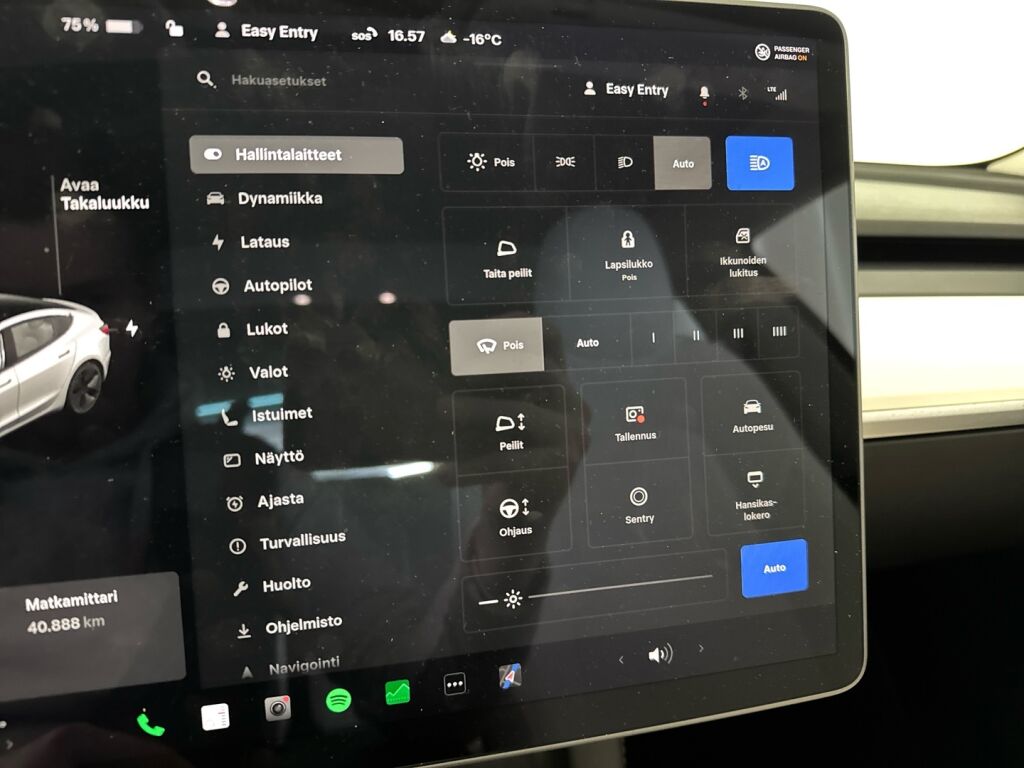 Tesla Model 3 2021 Valkoinen