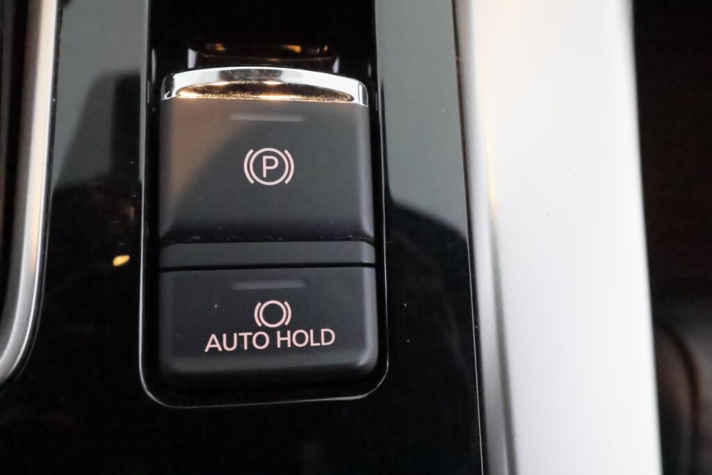 Mitsubishi Eclipse Cross 2022 Musta