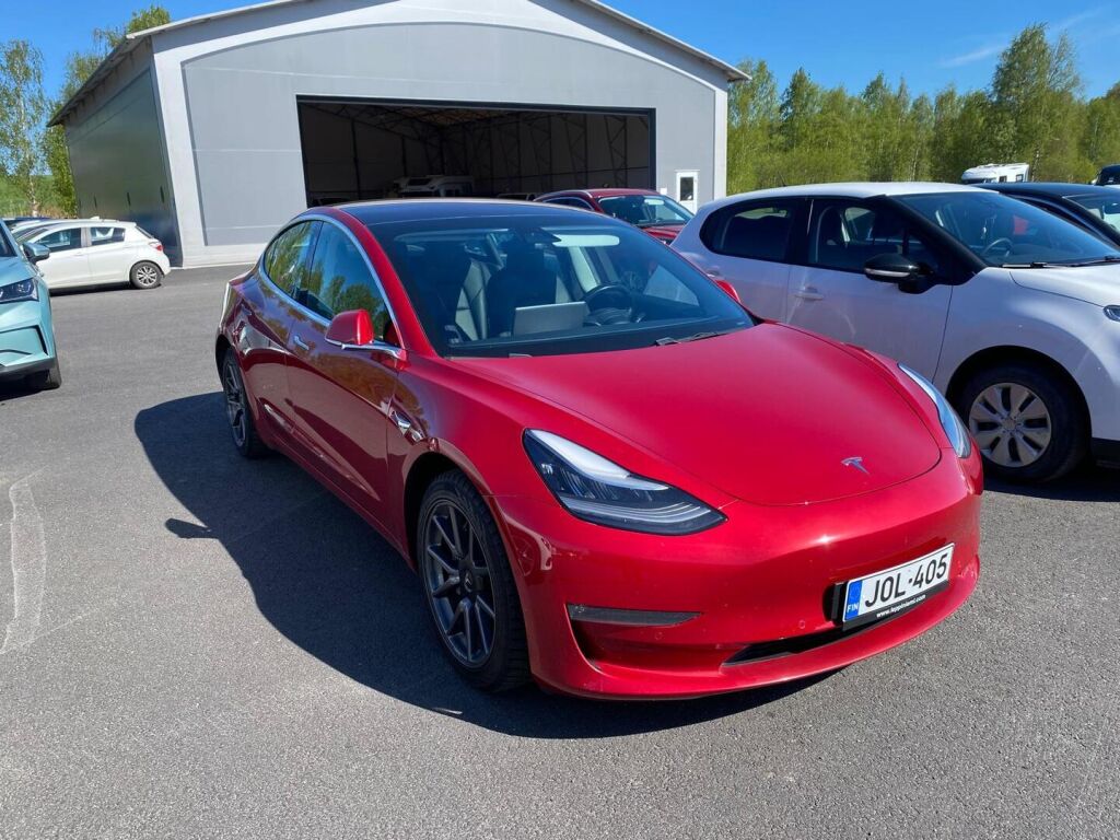 Tesla Model 3 2019 Punainen