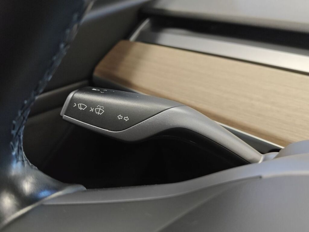 Tesla Model 3 2019 Punainen