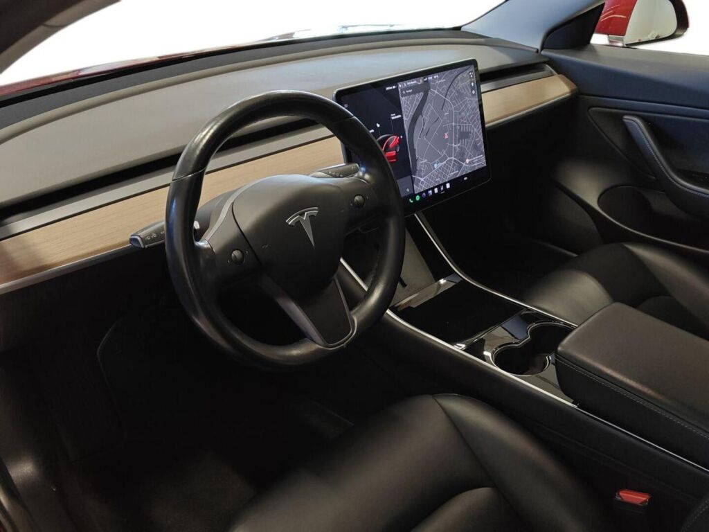 Tesla Model 3 2019 Punainen