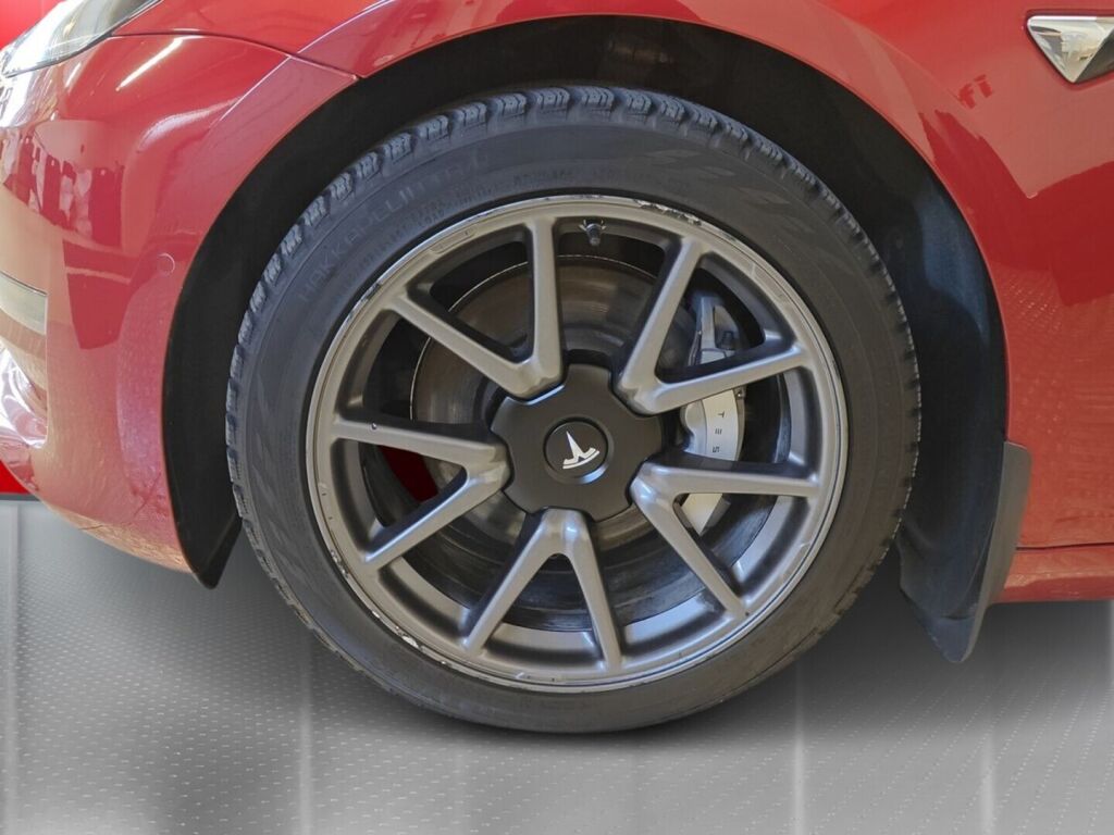 Tesla Model 3 2019 Punainen