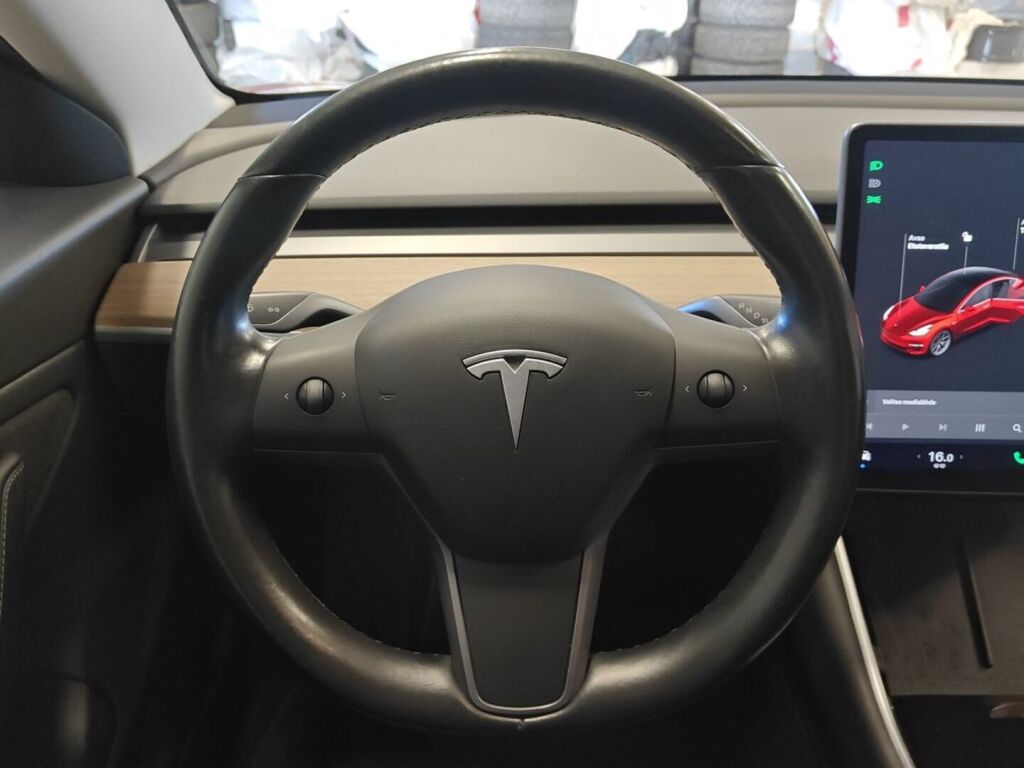 Tesla Model 3 2019 Punainen