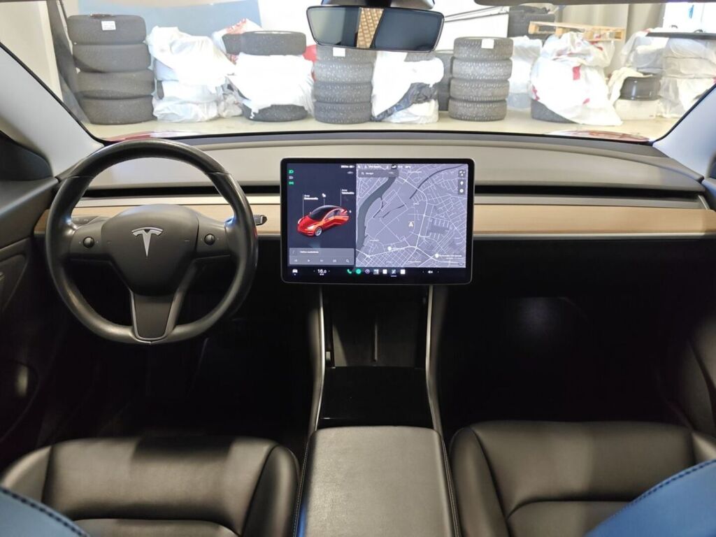 Tesla Model 3 2019 Punainen