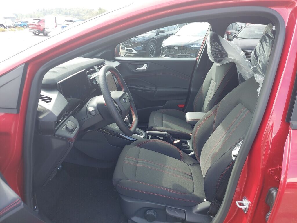 Ford Puma 2025 Punainen