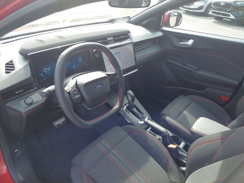 Ford Puma 2025 Punainen