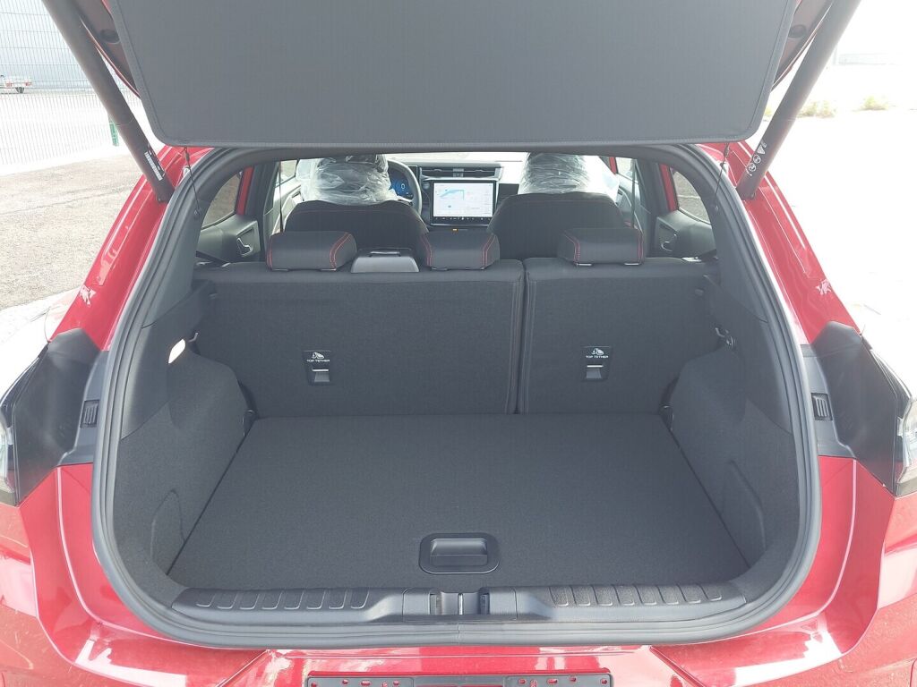 Ford Puma 2025 Punainen