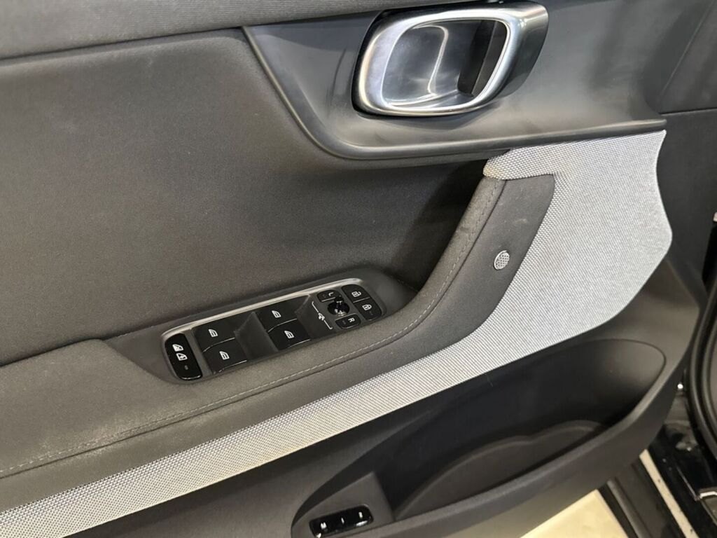 Polestar 2 2020 Musta