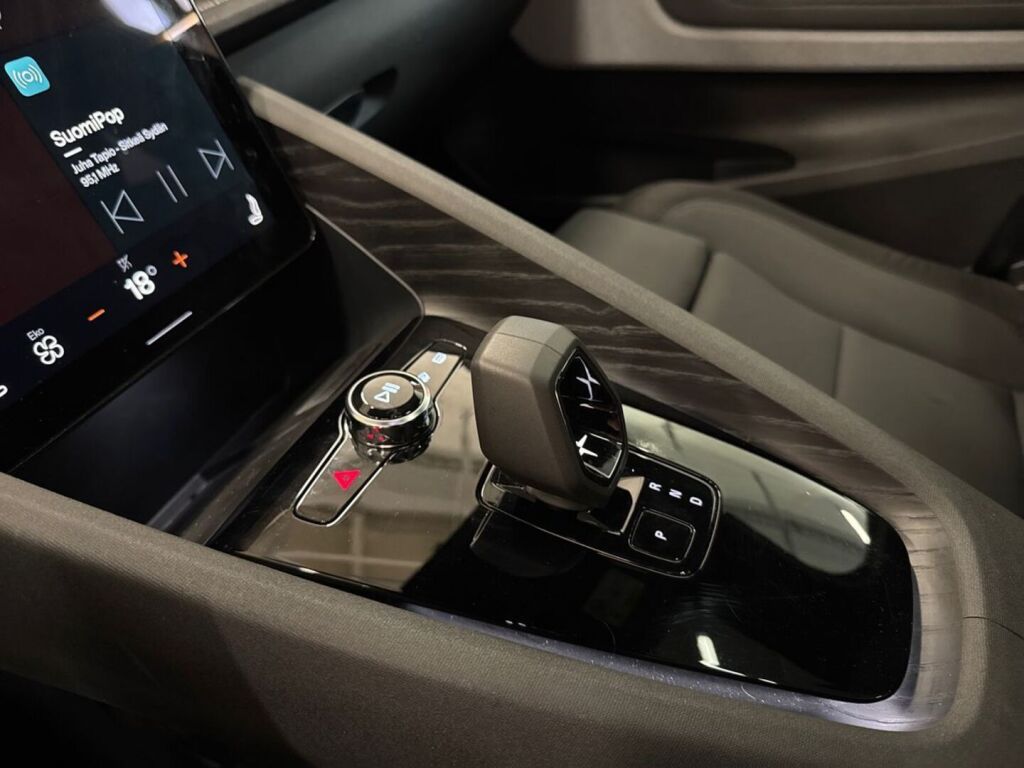 Polestar 2 2020 Musta