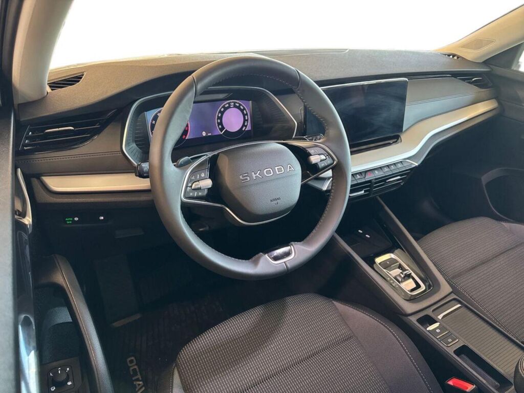 Skoda Octavia 2026 Valkoinen