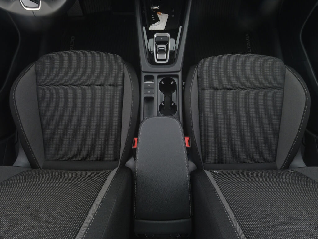 Skoda Octavia 2026 Valkoinen