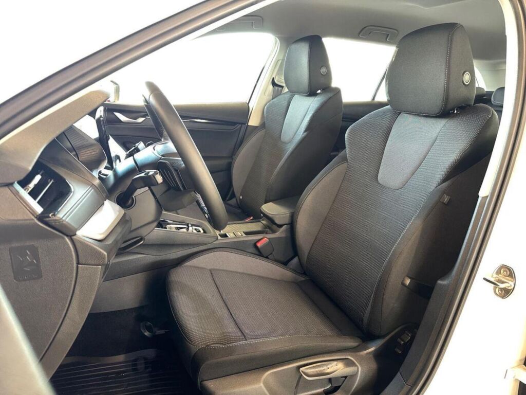 Skoda Octavia 2026 Valkoinen