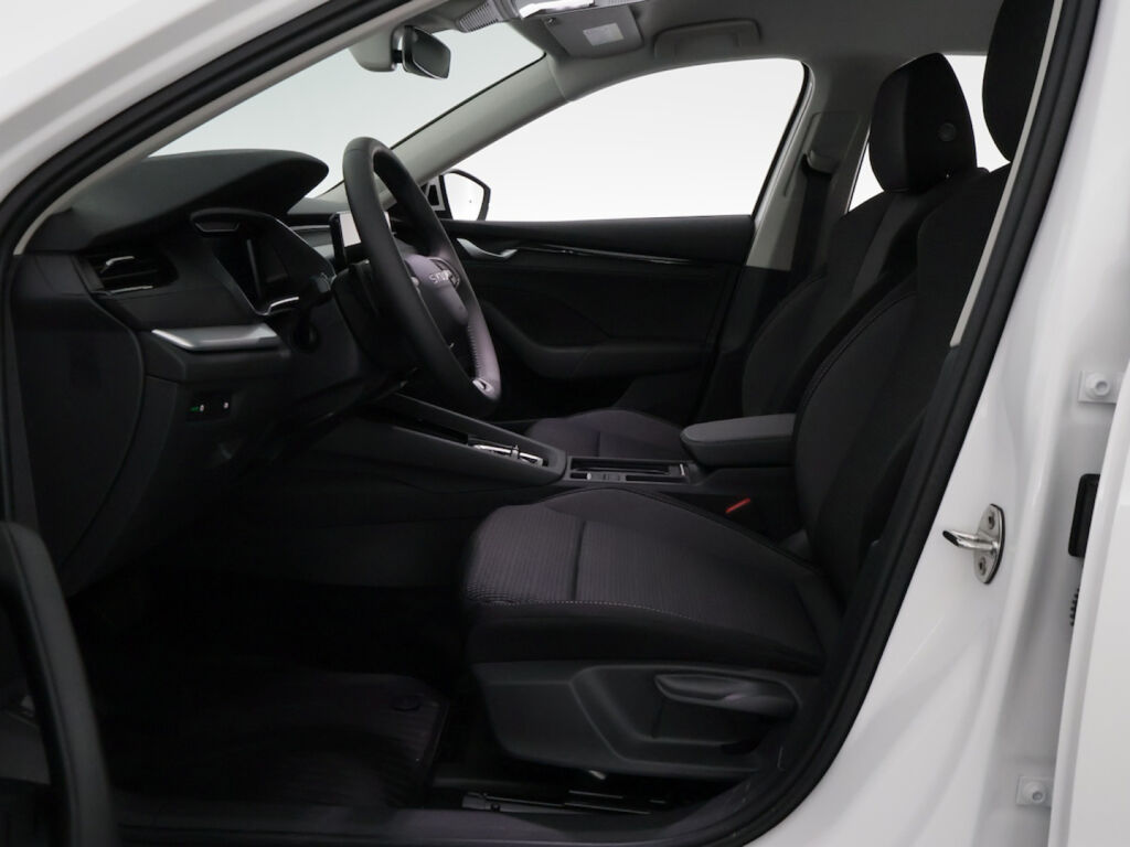 Skoda Octavia 2026 Valkoinen