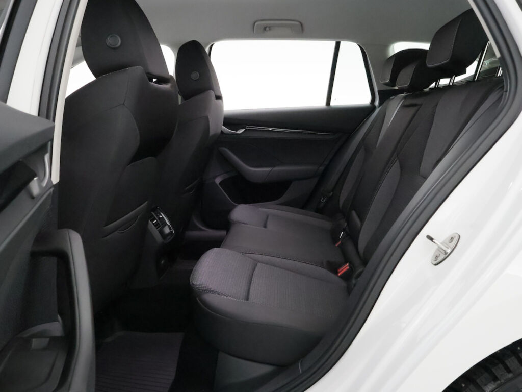 Skoda Octavia 2026 Valkoinen