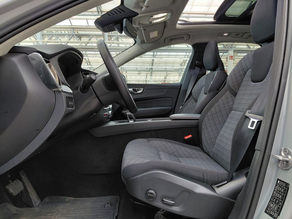 Volvo XC60 2024 Harmaa