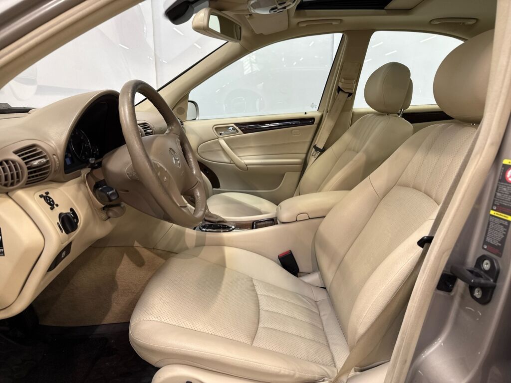 Mercedes-Benz C 2006 Harmaa