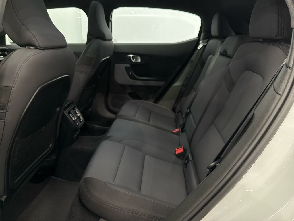 Polestar 2 2023 Snow