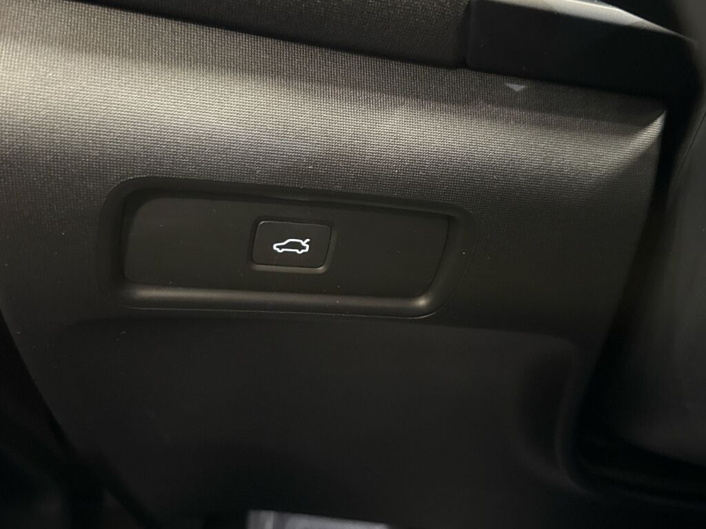 Polestar 2 2023 Snow