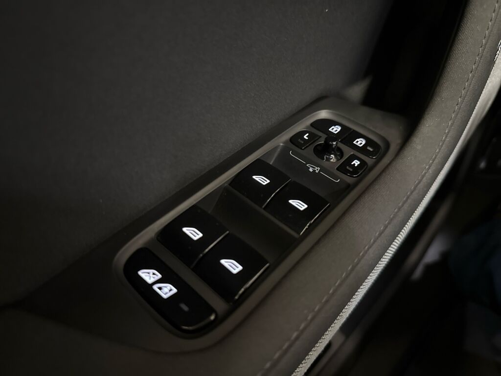 Polestar 2 2023 Snow