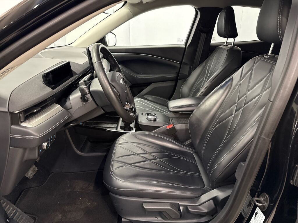 Ford Mustang 2021 Musta