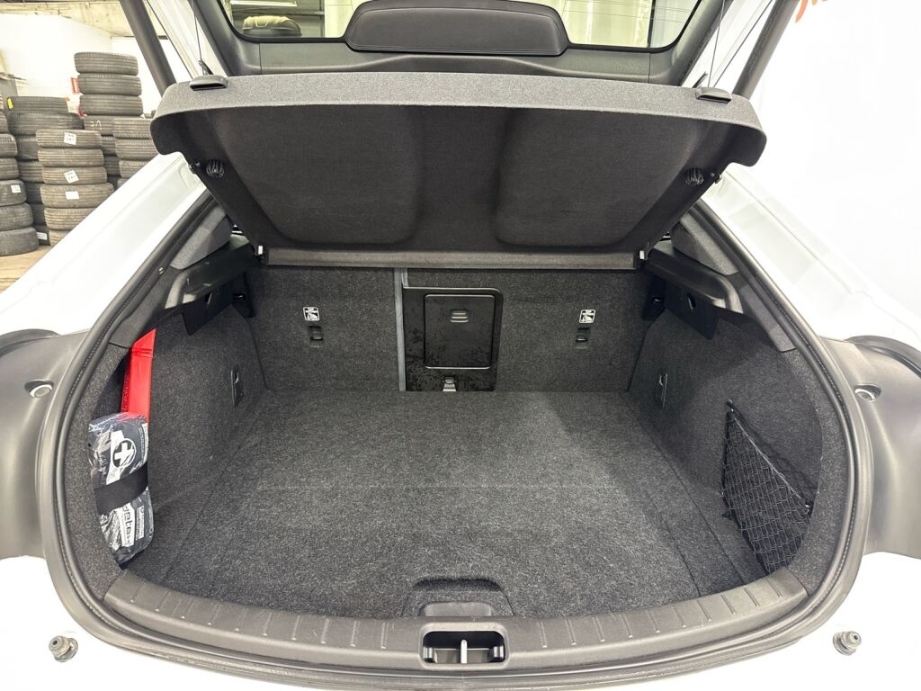 Polestar 2 2023 Valkoinen